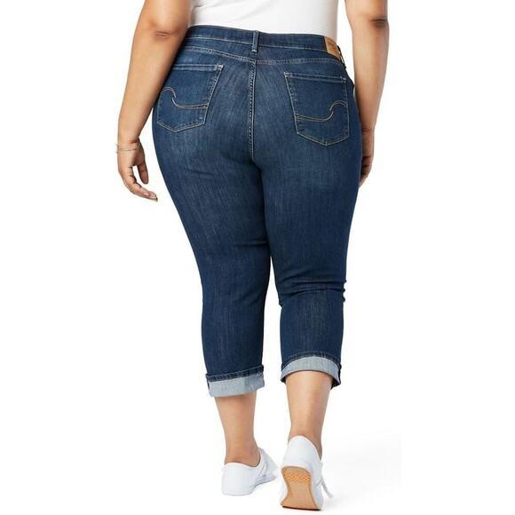 Levi's Signature Plus Size High-Rise Medium Wash Denim Capri Length Jeans - Picture 2 of 9